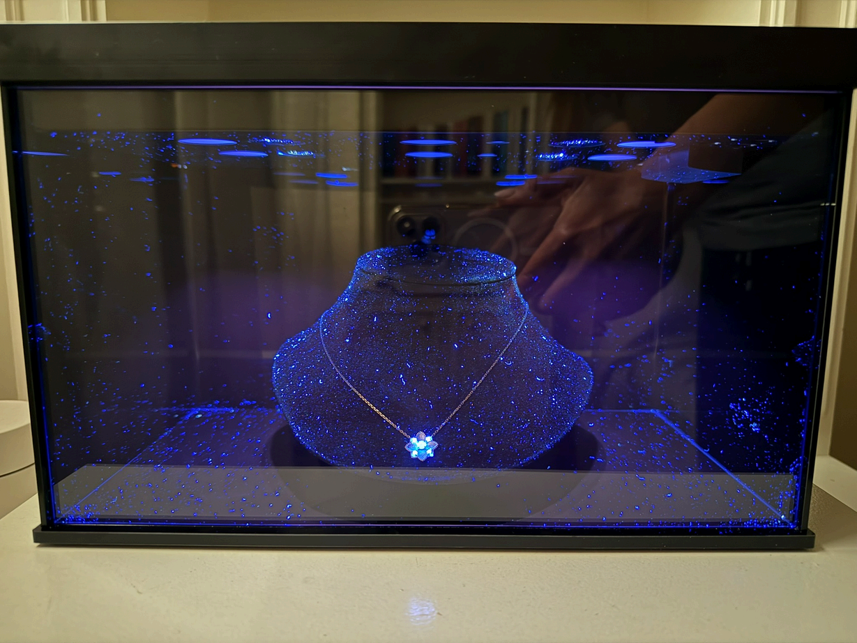 UV display case for retail — UV light