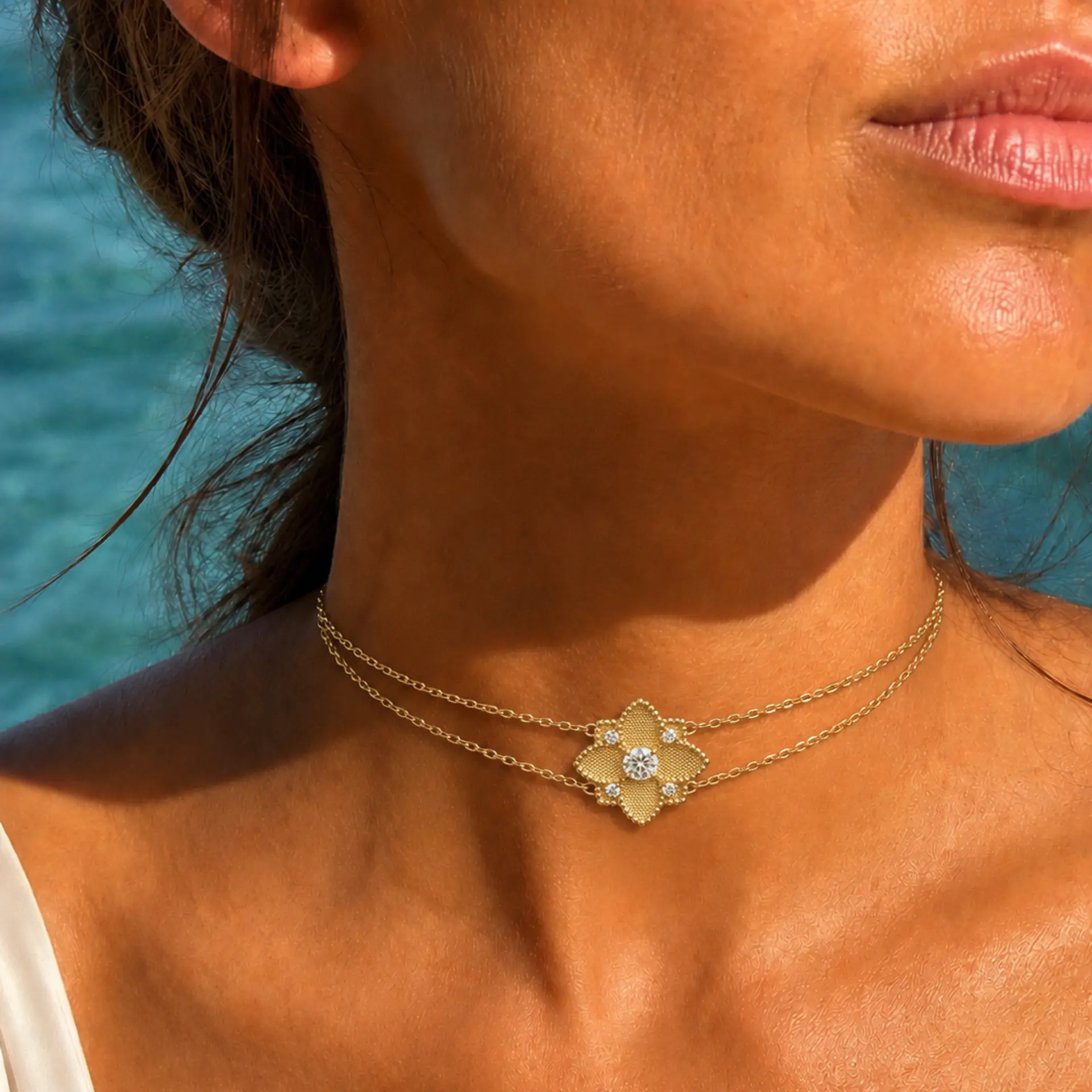 Hortensia Grande Choker — Yellow Gold on hand